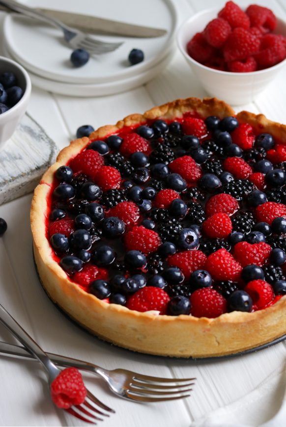 Cheesecake with blueberry and raspberry
